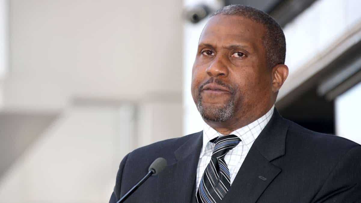 tavis smiley suspended pbs sexual misconduct