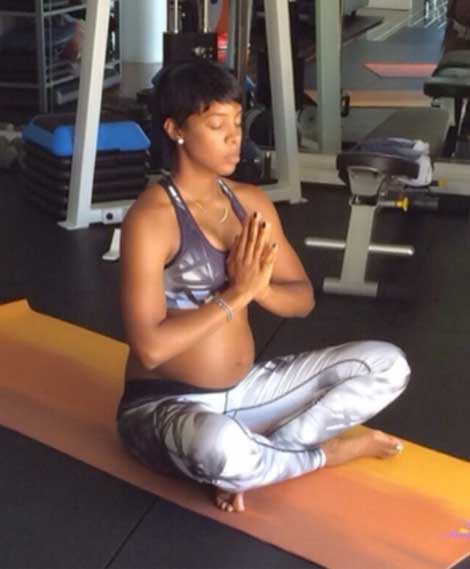 Kelly Rowland Baby Bump