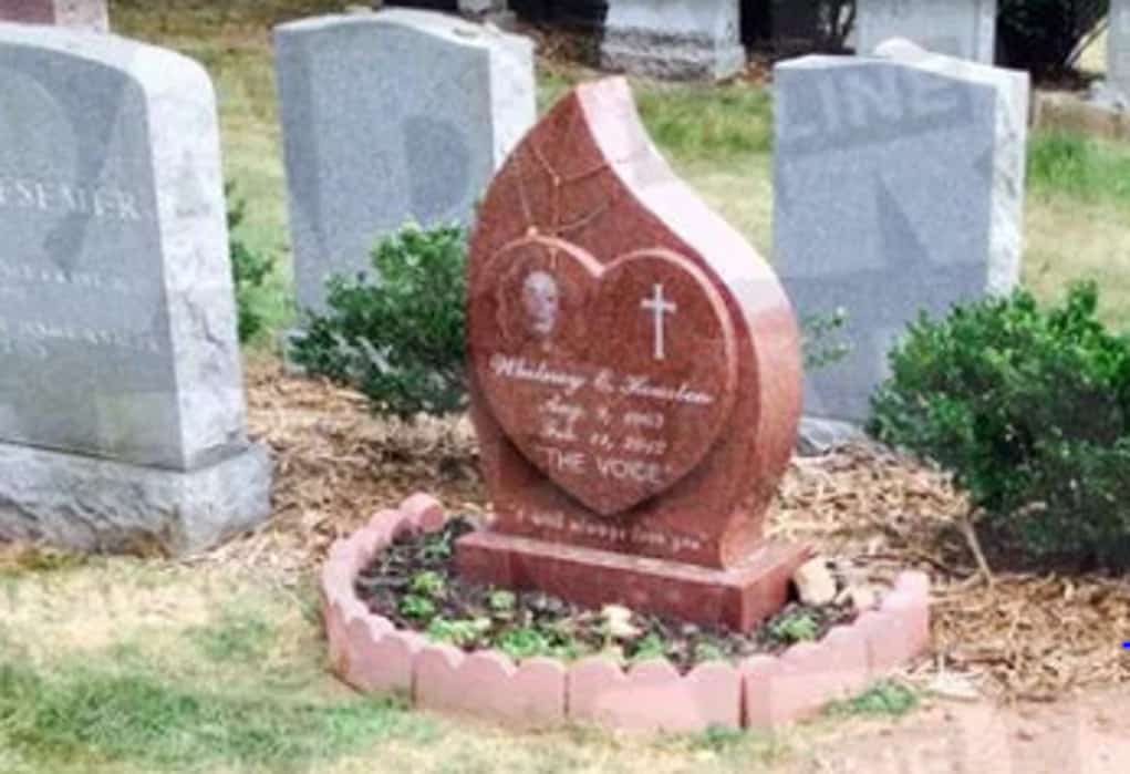 bobbi kristina grave 2