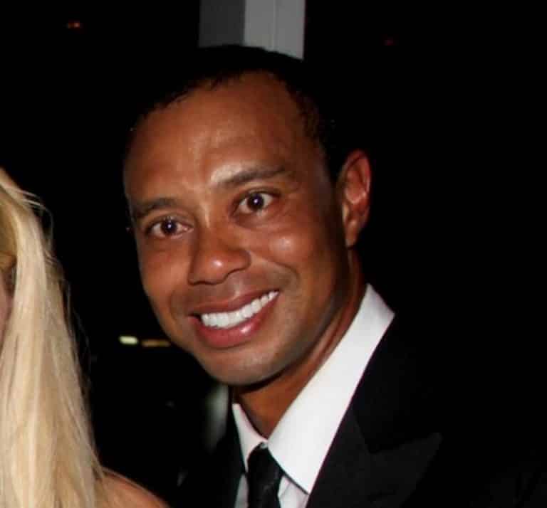 Tiger Woods Checks Into Rehab